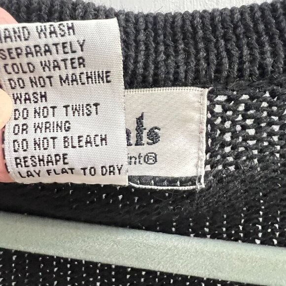 VINTAGE 90s Black Floral Embroidered Knit Long Sleeve Beautiful Cardigan Medium - Picture 4 of 12